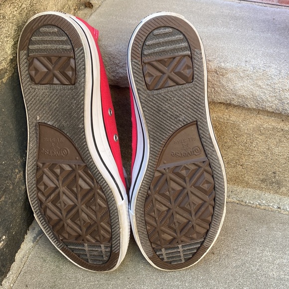 Pink low top converse - Picture 5 of 6